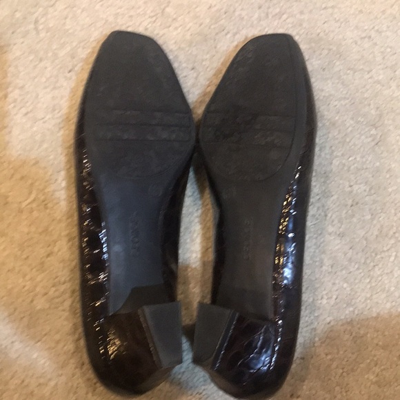 George Women’s Brown Faux Alligator Loafer Style Block 2 inch Heel Shoes-Size 8 - Picture 5 of 6